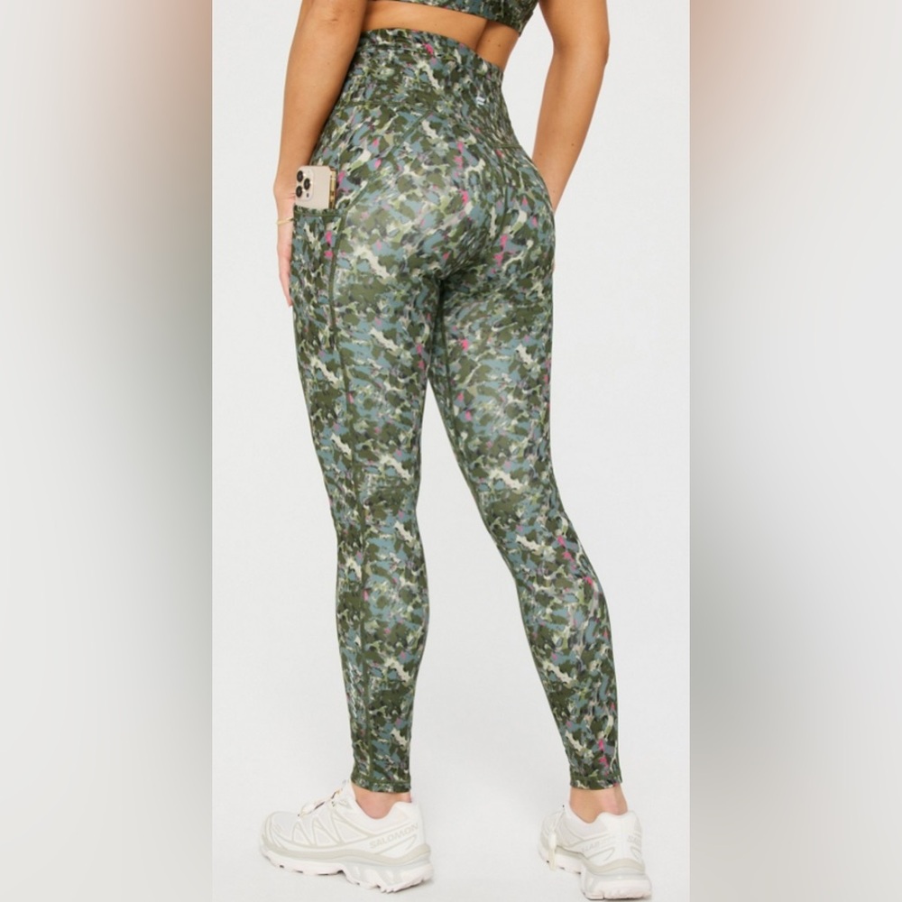 NWT [Fabletics] Anywhere Motion365+ HW Run Leggings in Cheetah Camo Women’s XL